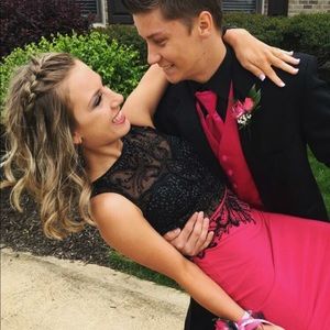 Beautiful dress!  Perfect for prom or homecoming